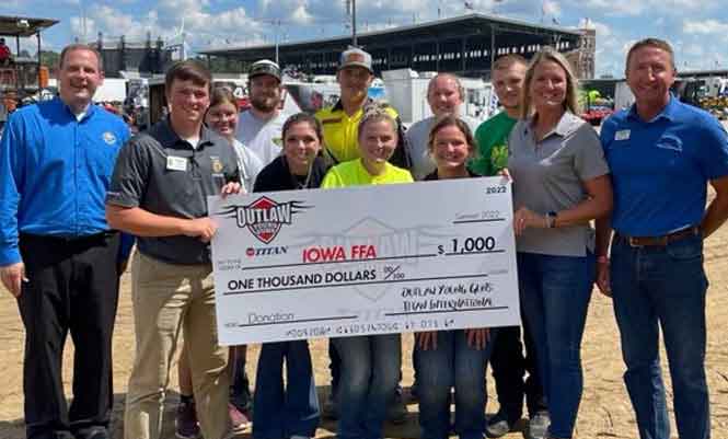 Iowa FFA Check Presentation from Titan and the OTTPA Young Gun Series