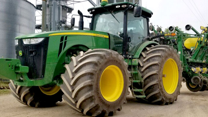 John Deere 8R series with LSW Goodyear Farm Tires